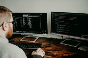 Lee más sobre el artículo Desarrollador web: habilidades para forjar el futuro digital